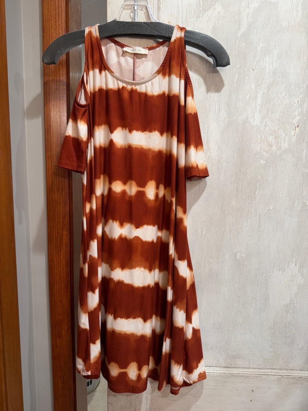entro Rust and Cream Tie-Dye Cold-Shoulder Midi Dress